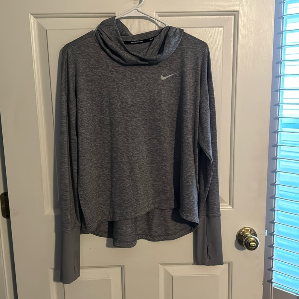 WMNS NIKE DRIFIT LONGSLEEVE TEE. L Gray worn once great condition
